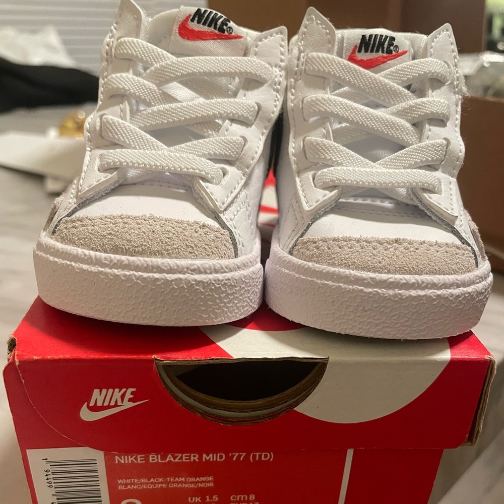Never worn 2c Nike blazers